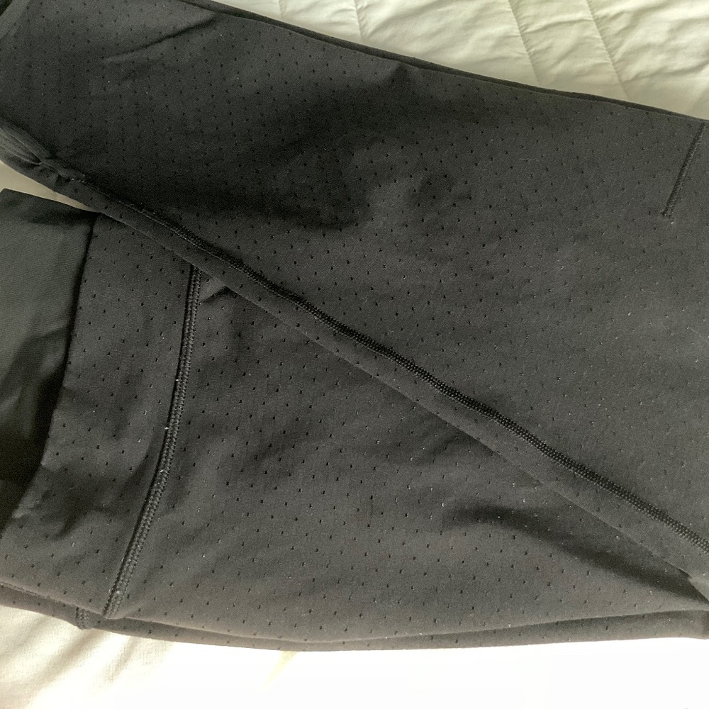 Lululemon  Black Yoga Pant in Size 6